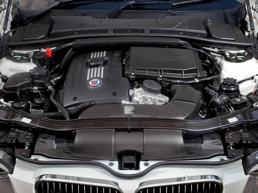 Моторный отсек Alpina B3 GT3 (E92) 2012 года  (UK) (фото 7 из 14)
